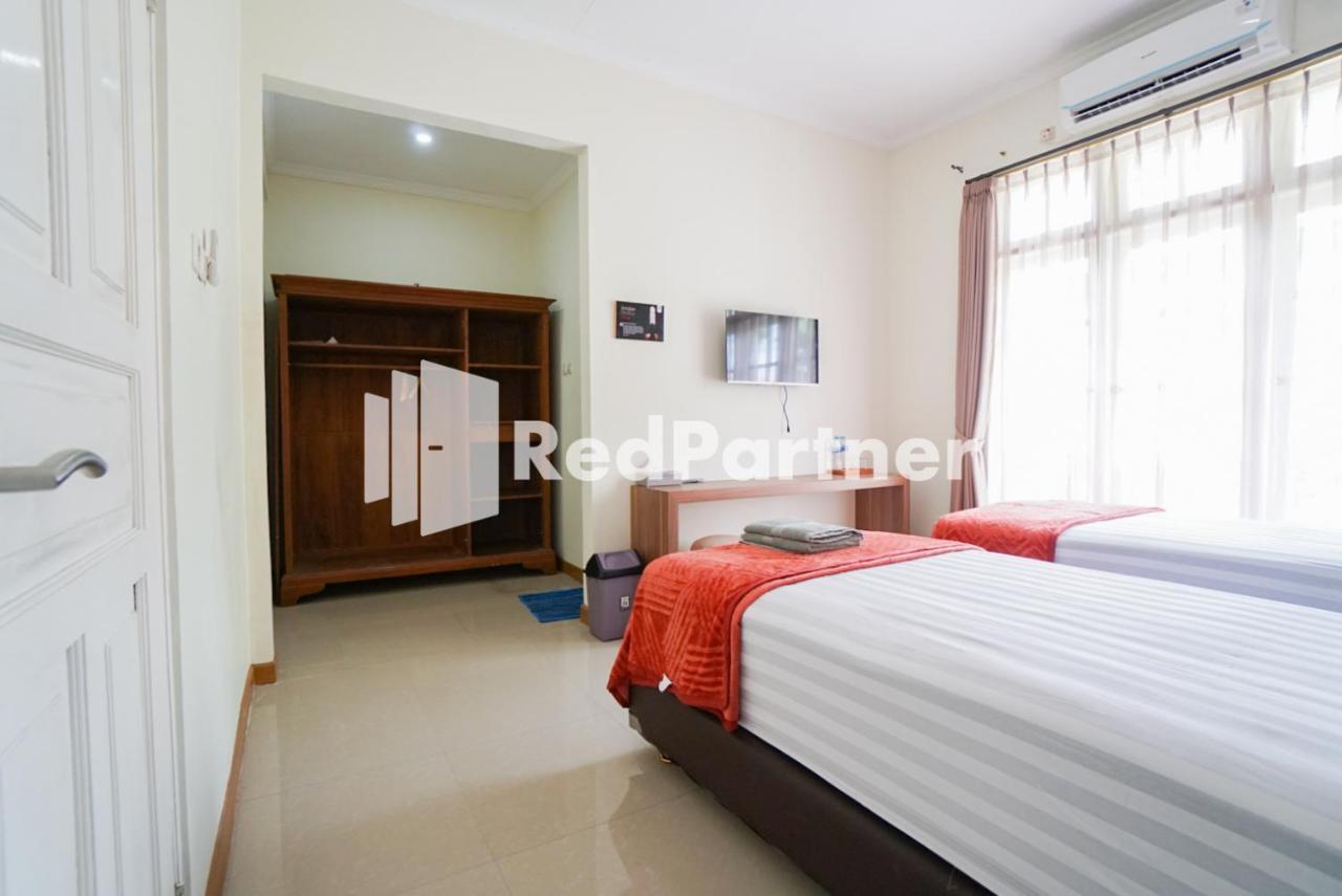 Fazza Syariah Mitra Reddoorz Hotel Jakarta Exterior photo