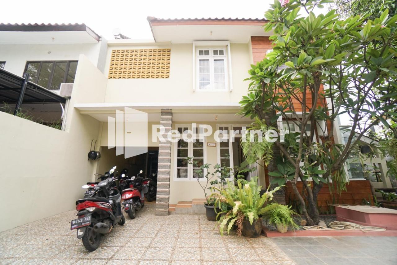 Fazza Syariah Mitra Reddoorz Hotel Jakarta Exterior photo