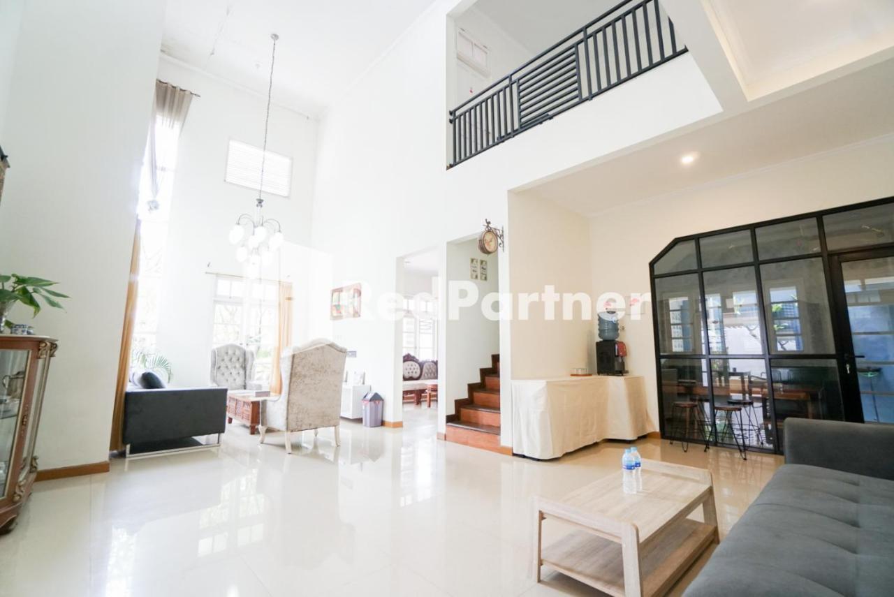 Fazza Syariah Mitra Reddoorz Hotel Jakarta Exterior photo