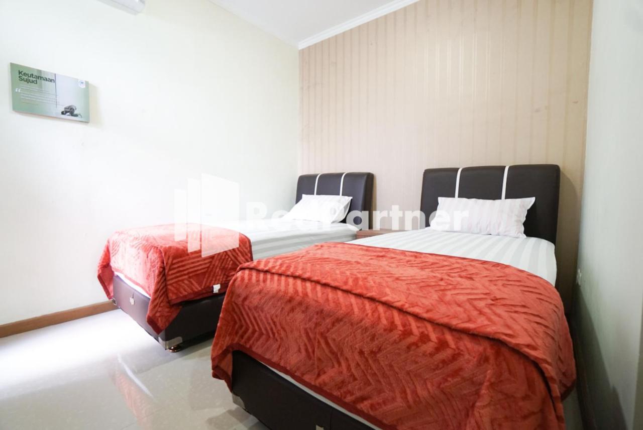 Fazza Syariah Mitra Reddoorz Hotel Jakarta Exterior photo