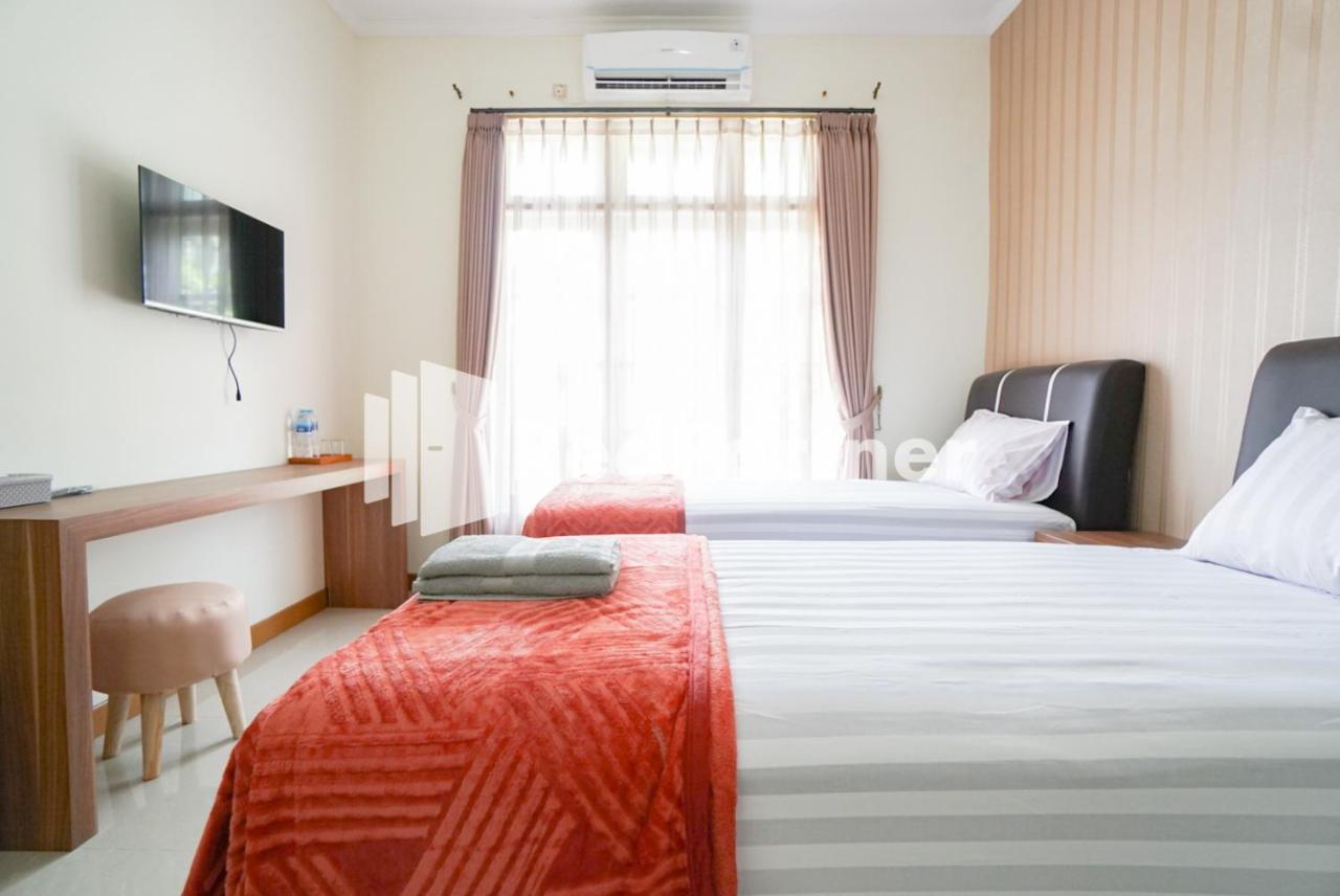 Fazza Syariah Mitra Reddoorz Hotel Jakarta Exterior photo