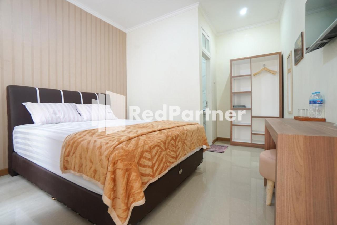 Fazza Syariah Mitra Reddoorz Hotel Jakarta Exterior photo