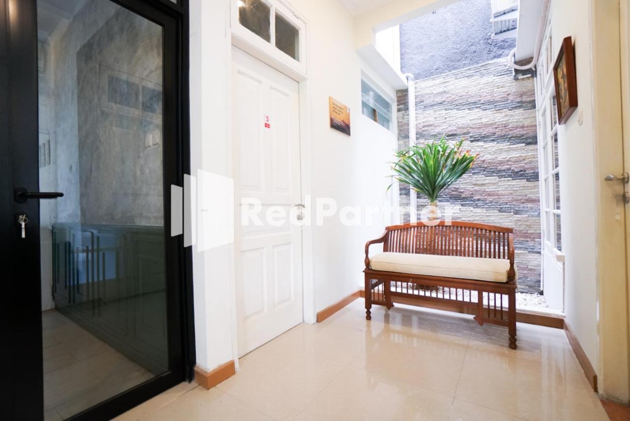 Fazza Syariah Mitra Reddoorz Hotel Jakarta Exterior photo