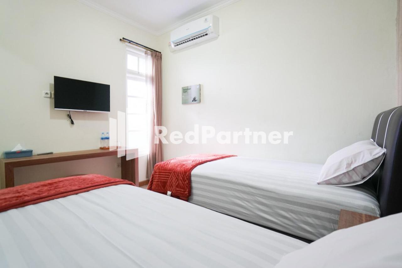 Fazza Syariah Mitra Reddoorz Hotel Jakarta Exterior photo