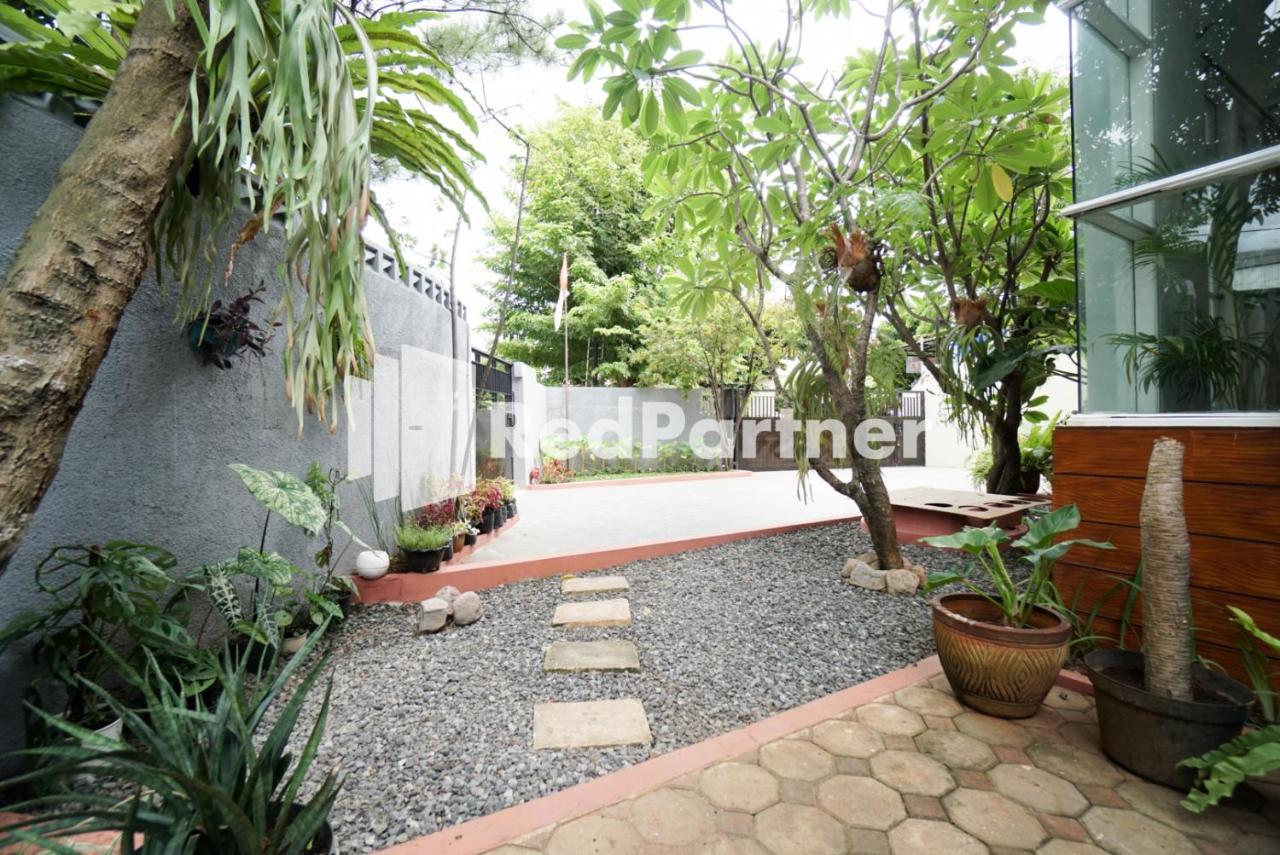 Fazza Syariah Mitra Reddoorz Hotel Jakarta Exterior photo