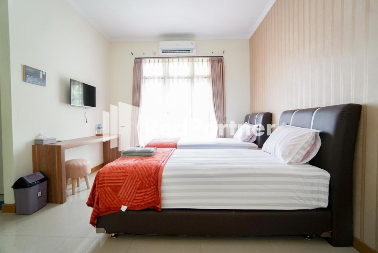 Fazza Syariah Mitra Reddoorz Hotel Jakarta Exterior photo