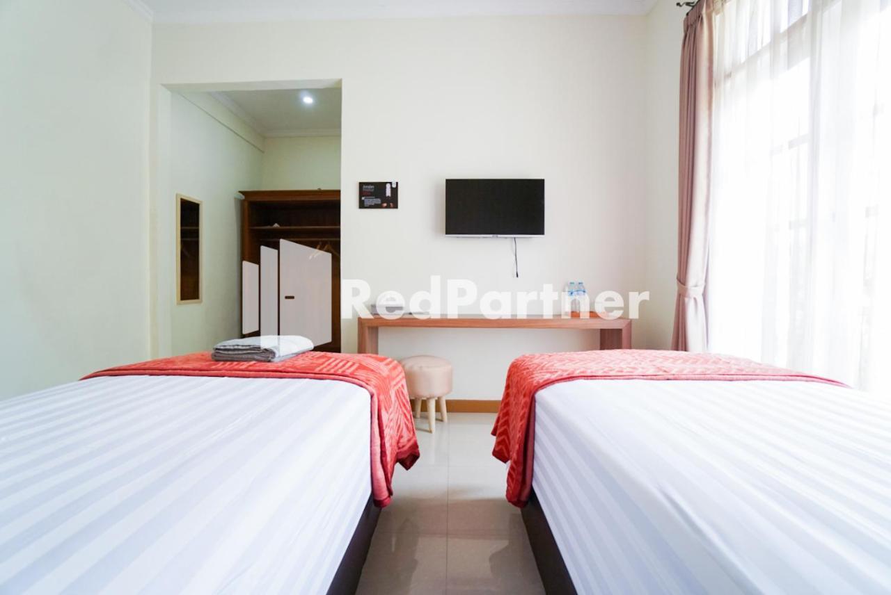 Fazza Syariah Mitra Reddoorz Hotel Jakarta Exterior photo