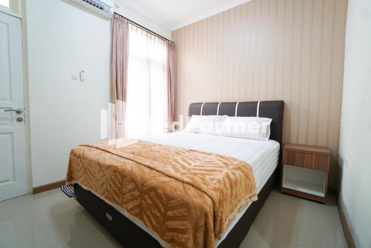 Fazza Syariah Mitra Reddoorz Hotel Jakarta Exterior photo