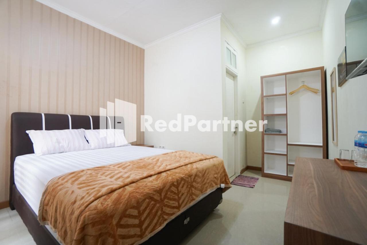 Fazza Syariah Mitra Reddoorz Hotel Jakarta Exterior photo