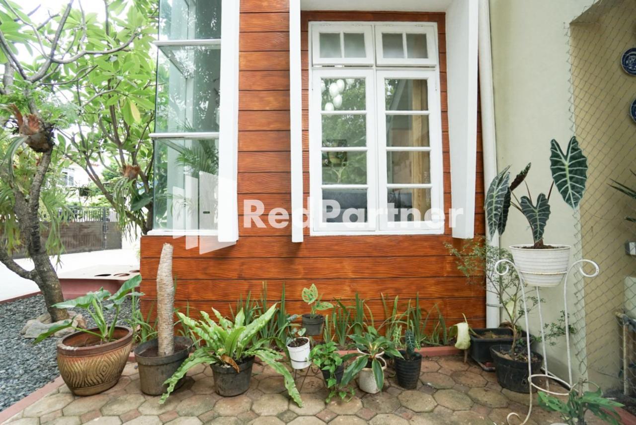 Fazza Syariah Mitra Reddoorz Hotel Jakarta Exterior photo