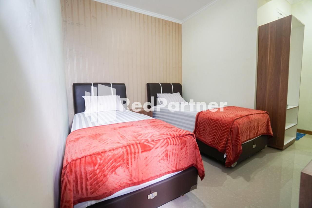 Fazza Syariah Mitra Reddoorz Hotel Jakarta Exterior photo