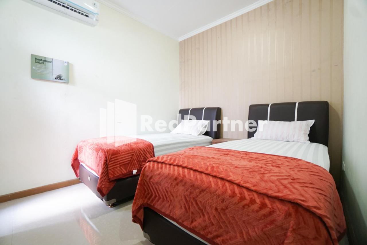 Fazza Syariah Mitra Reddoorz Hotel Jakarta Exterior photo
