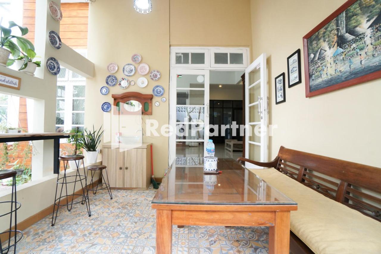 Fazza Syariah Mitra Reddoorz Hotel Jakarta Exterior photo