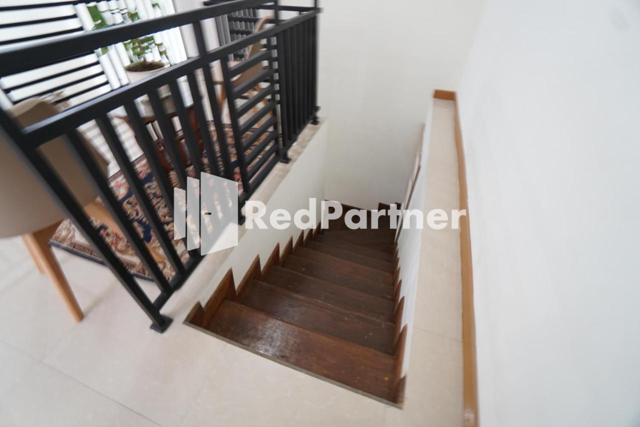 Fazza Syariah Mitra Reddoorz Hotel Jakarta Exterior photo